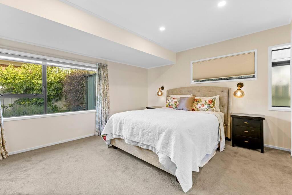 Not Usually Available - Lucky U! Auckland Exterior foto